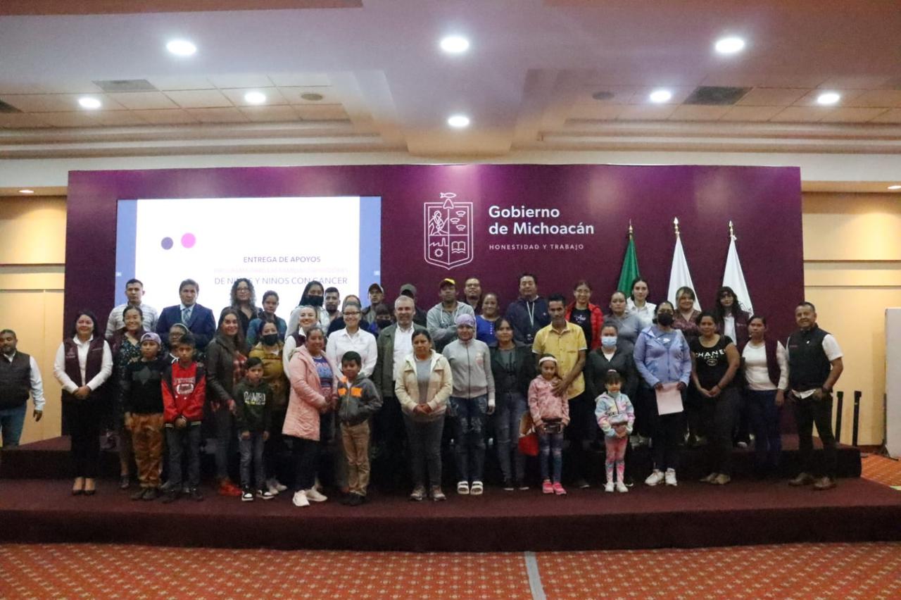 Entrega Bedolla 17 mdp en apoyos a familias cuidadoras de niñas y niños con cáncer.