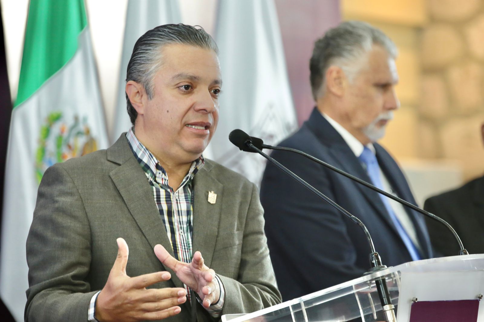 Gobierno de Michoacán paga primera parte de aguinaldos y quincena al magisterio y a policías: SFA.