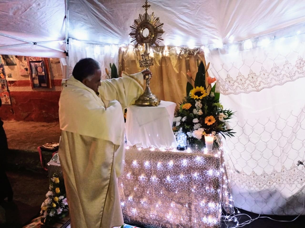 En Parroquia de San Juan Bautista se ofició misa solemne por su 46 aniversario
