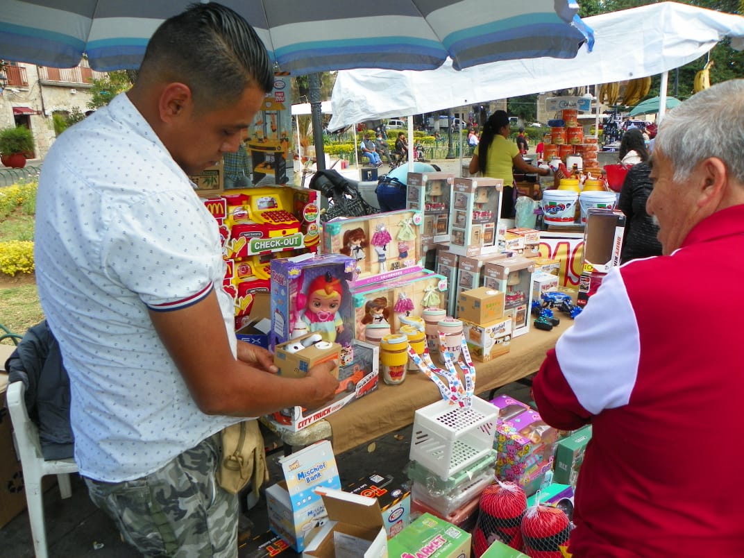 Otorga ayuntamiento permiso para comercio con motivo del Día de Reyes