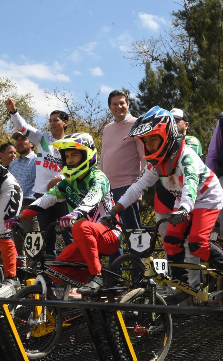 Alfonso Martínez da banderazo e inaugura reconstrucción de pista de bicicross