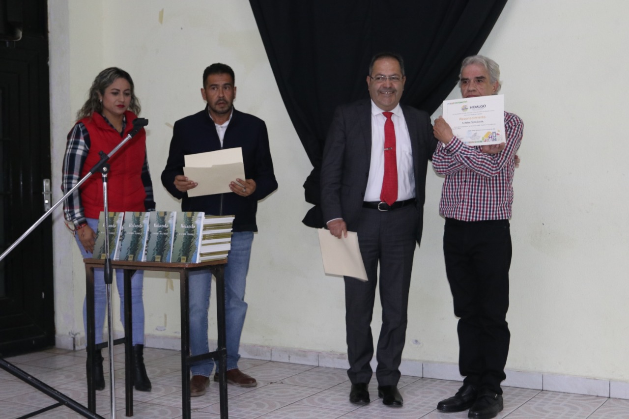 José Luis Téllez asistió a la presentación del Libro “Rolando” del escritor y artista plástico Ciudadhidalguense Rafael Flores Correa