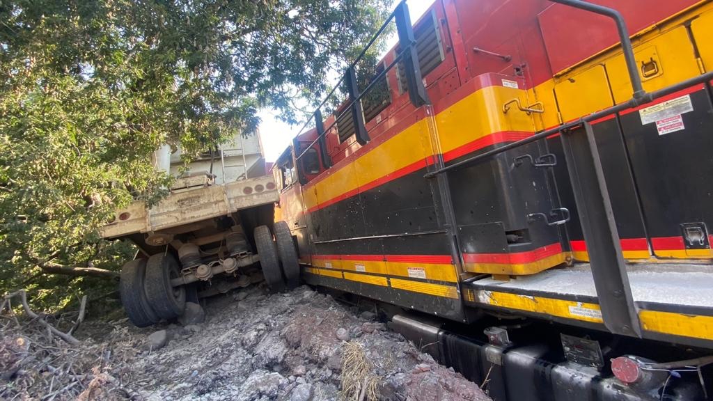 Guardia Civil trabaja para restablecer el tránsito vehicular y el paso del tren en Gabriel Zamora: Secretario de SP