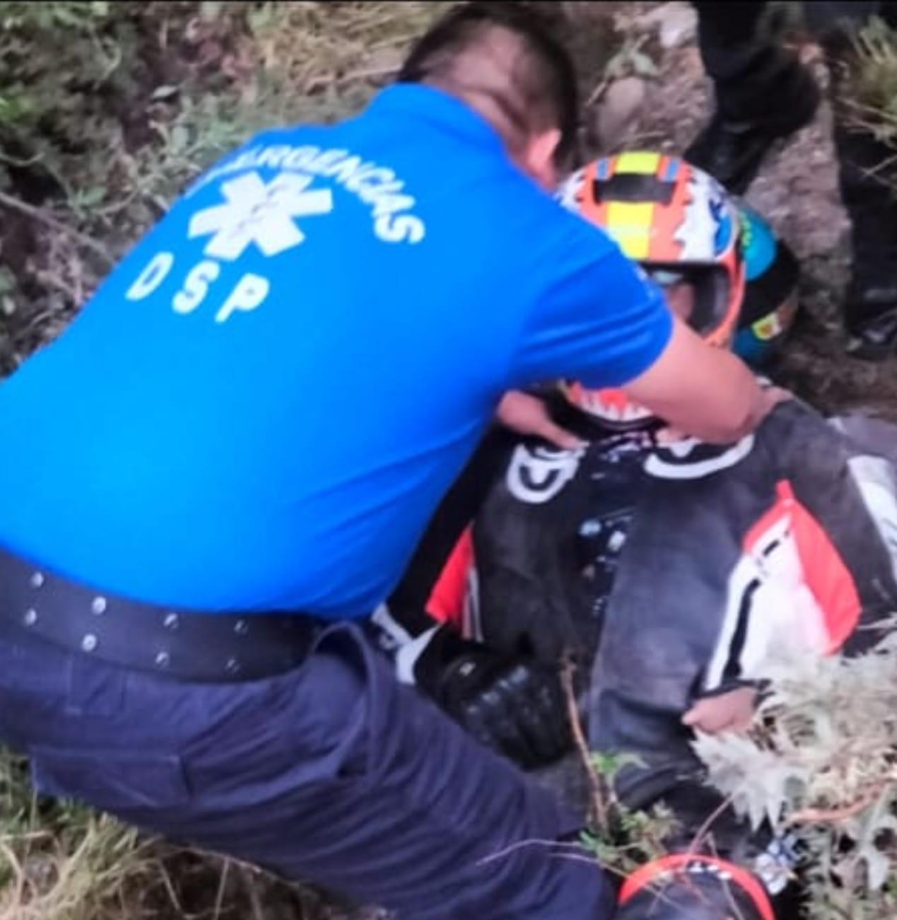 Dos personas resultaron lesionadas al derrapar la motocicleta en la que viajaban en la Zona de Los Azufres