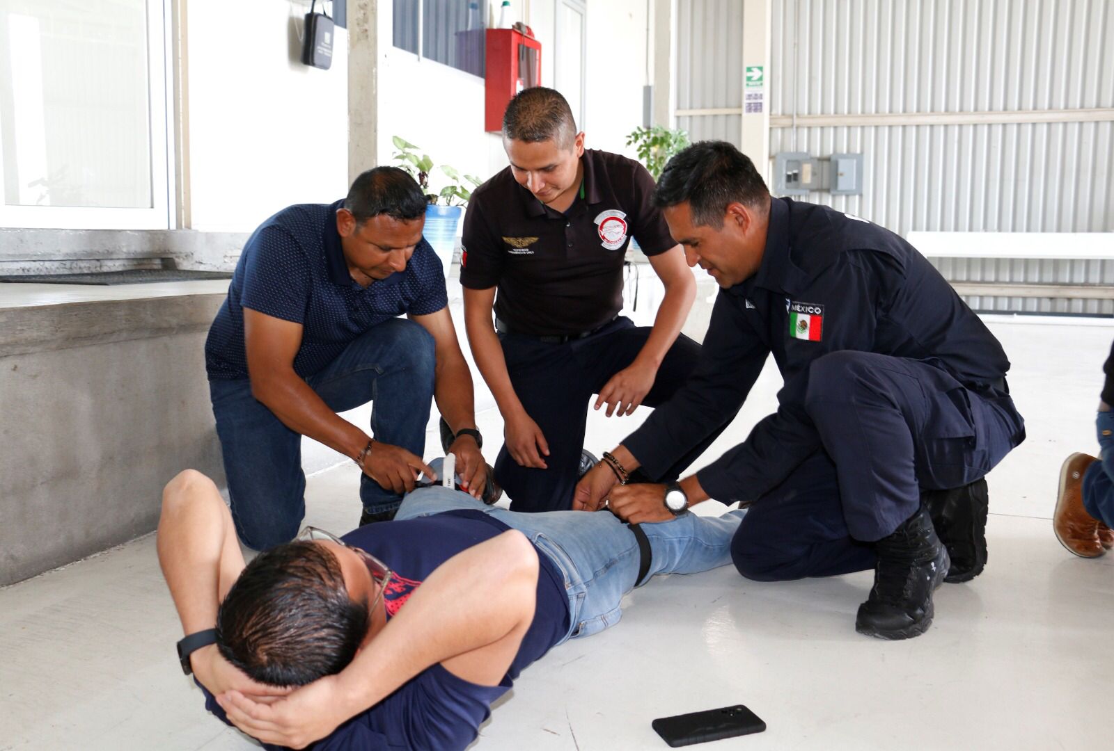 Continua Servicios Aéreos de la SSP, con capacitaciones a su personal para uso de desfibrilador y RCP