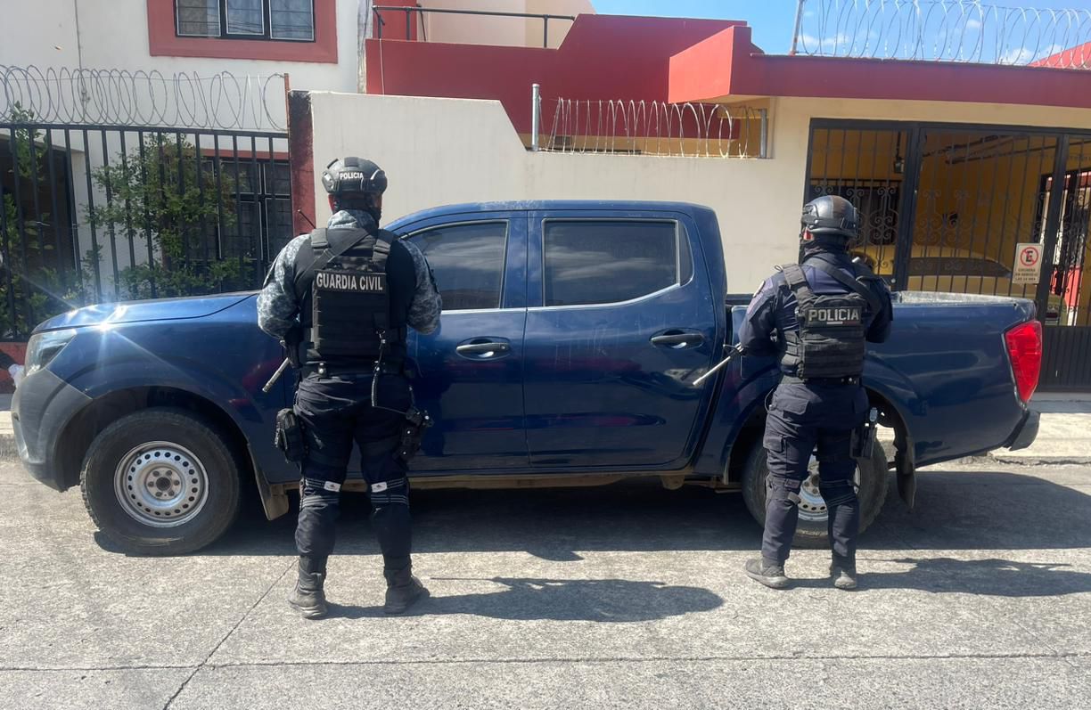 En Uruapan: GC asegura a cuatro personas con armas, equipo táctico y vehículo con reporte de robo