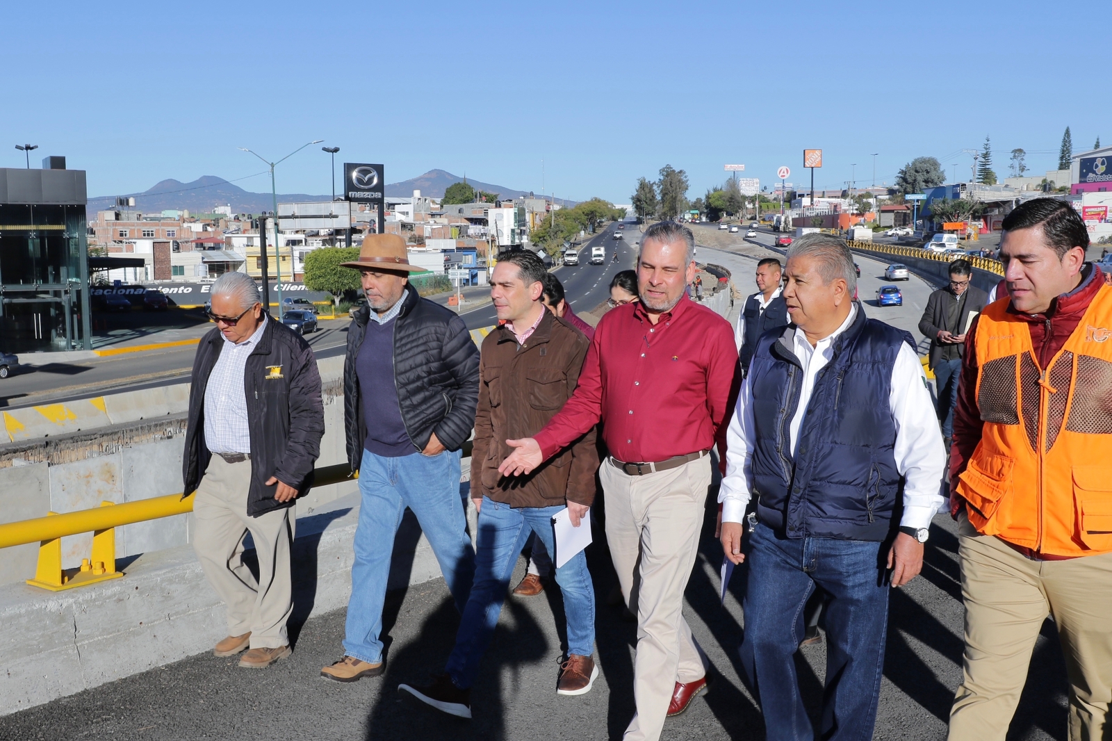Gobernador y SCOP supervisan avances en distribuidor vial de salida a Mil Cumbres.