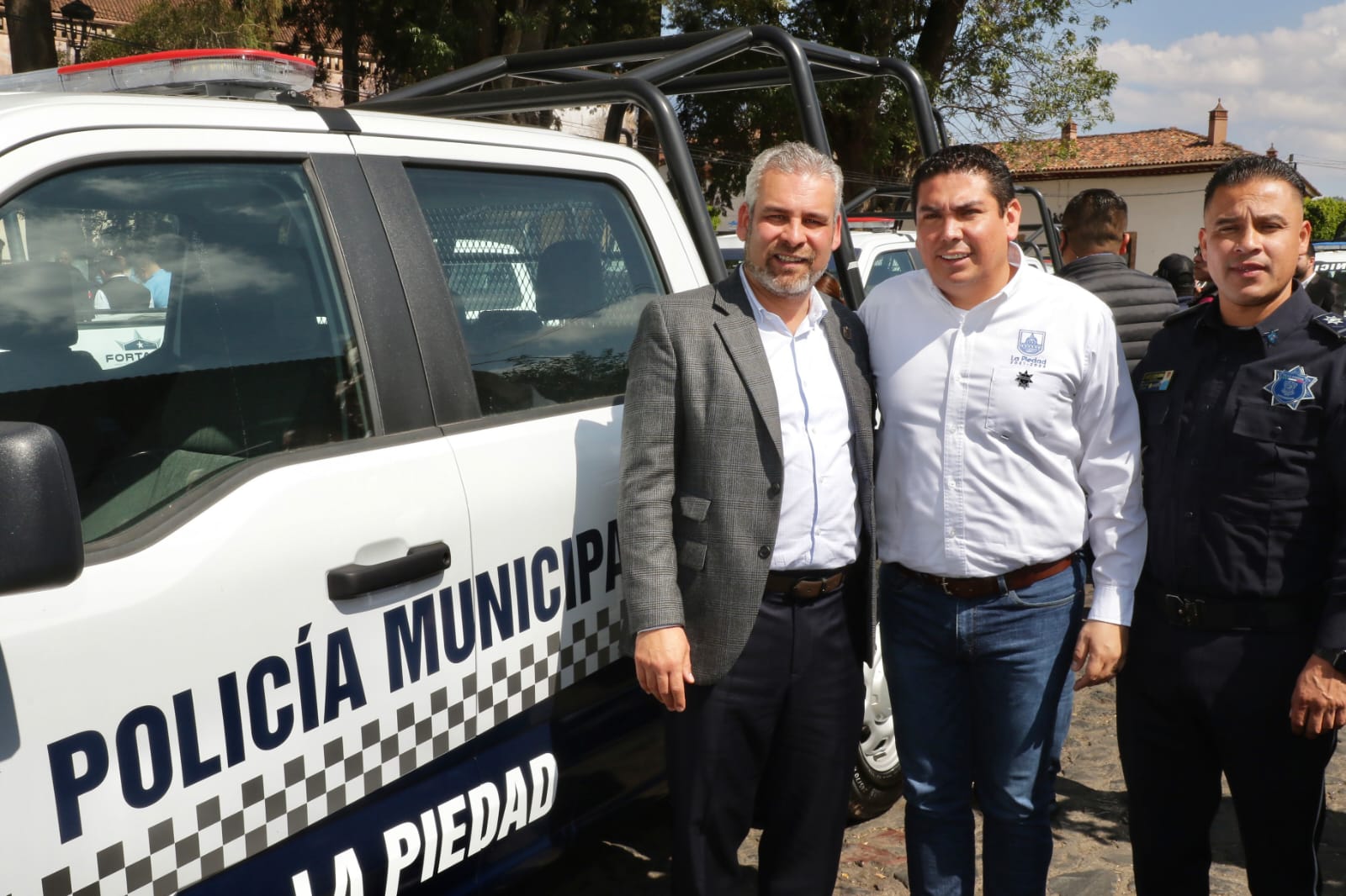 Contratar y certificar más policías municipales, prioridad del Fortapaz 2023: Bedolla.