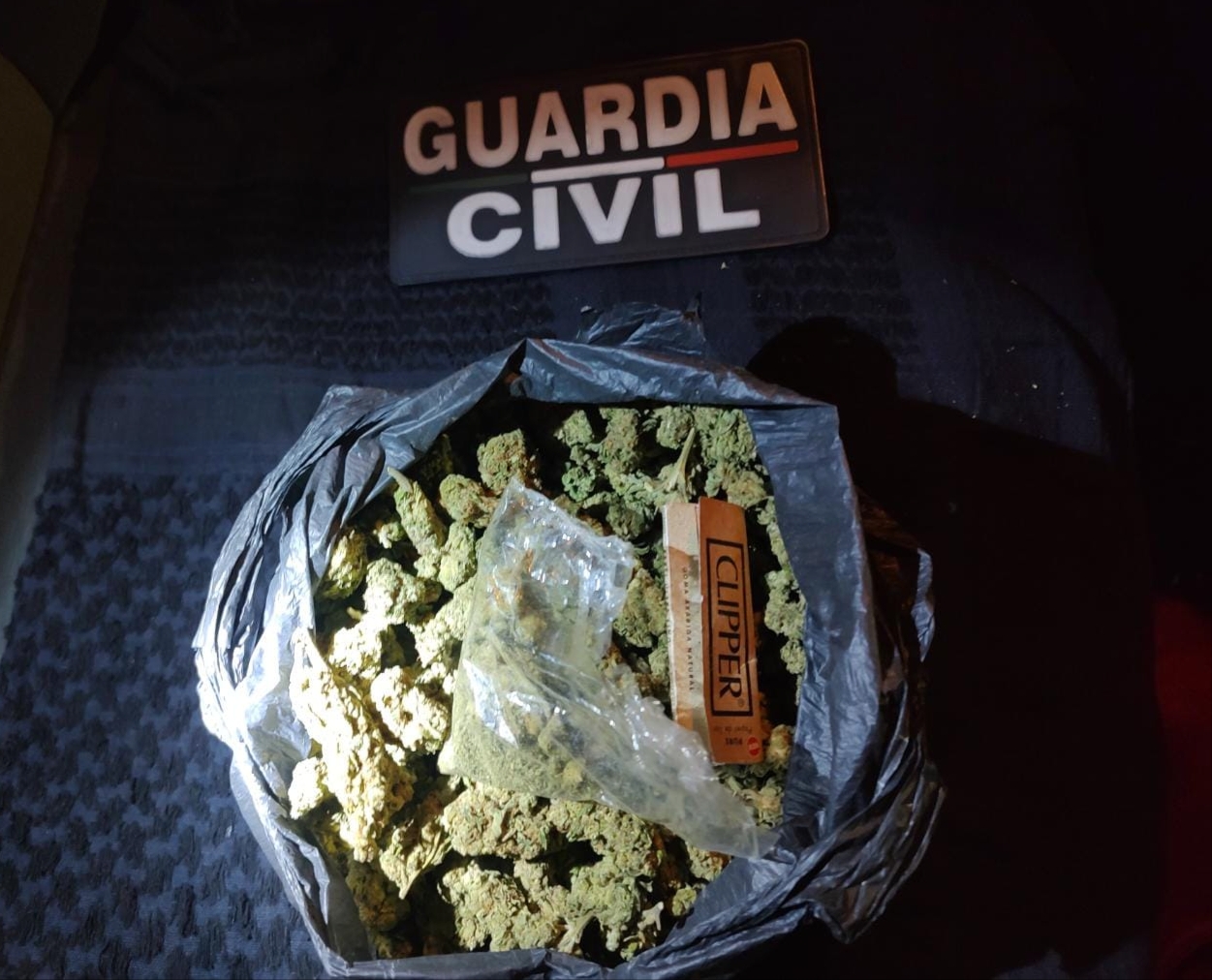 En Morelia, GC asegura a mujer en posesión de droga.