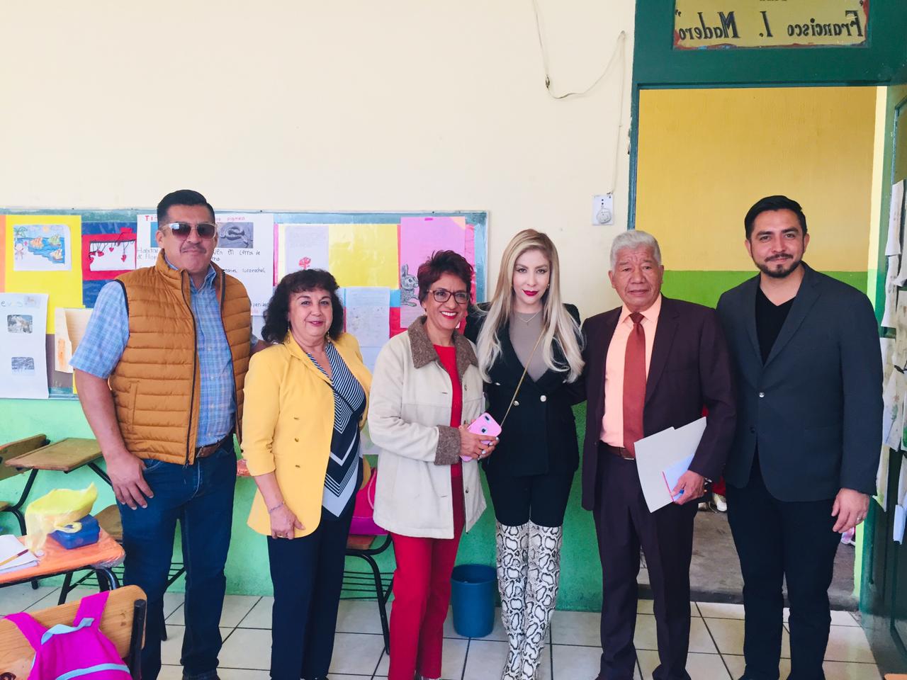 Recorre Belinda Hurtado escuelas de nivel básico en Zinapécuaro.