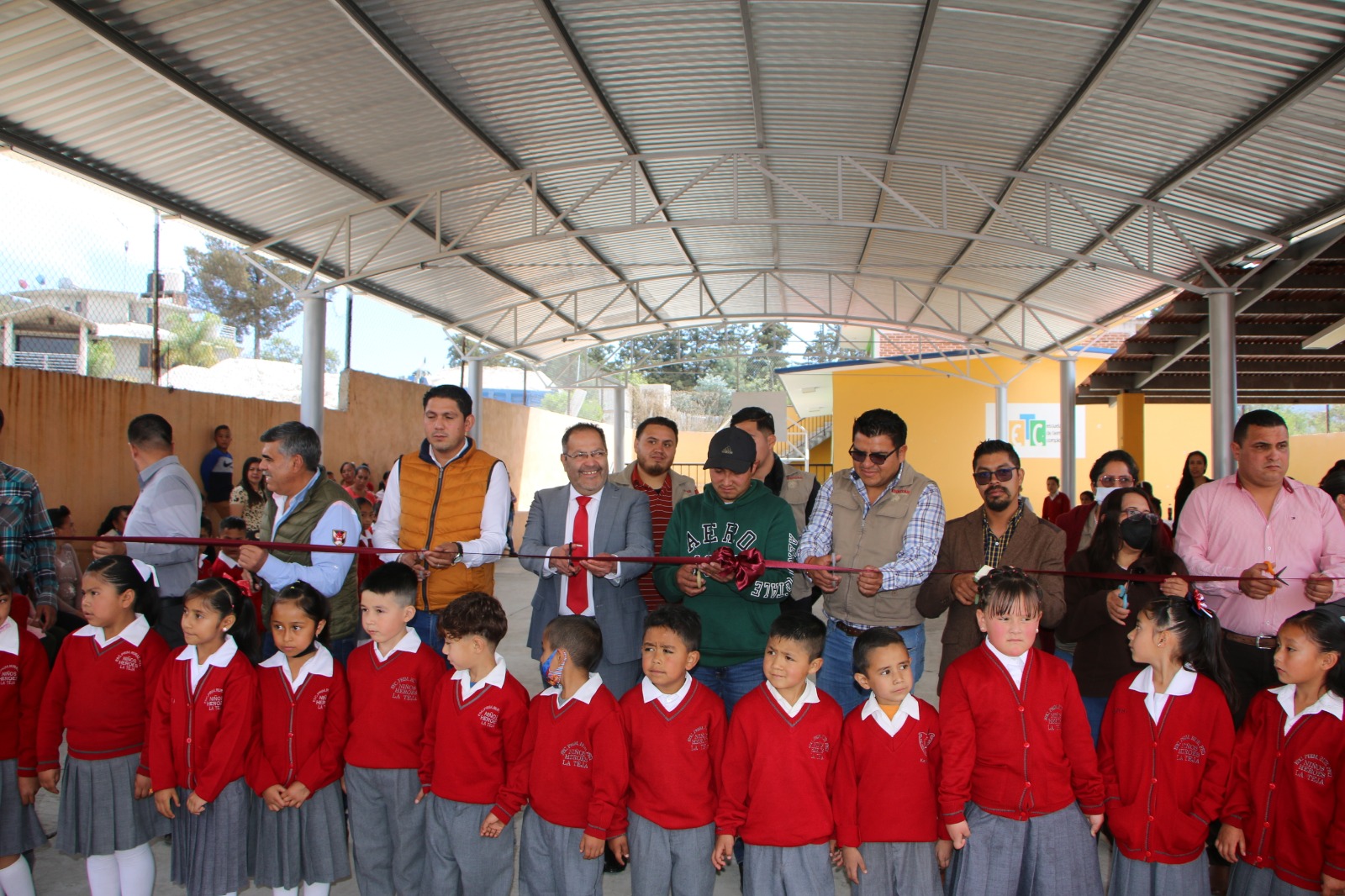 José Luis Téllez inauguró la techumbre de la escuela Primaria Niños Héroes de la localidad La Teja