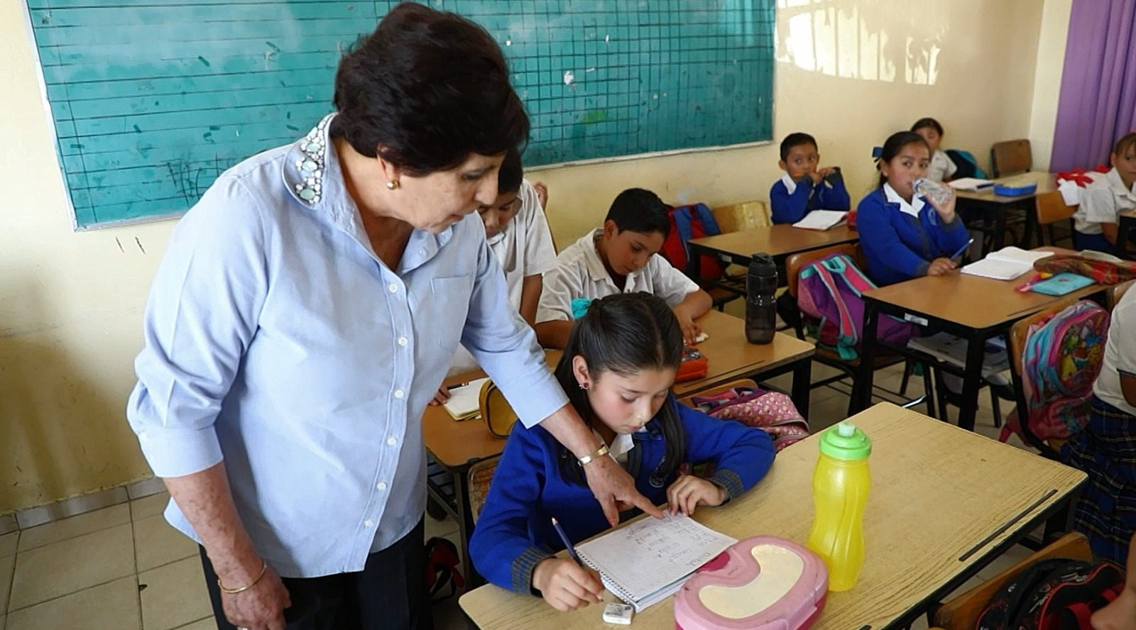 Reconoce SEE a docentes y trabajadores por años de servicio