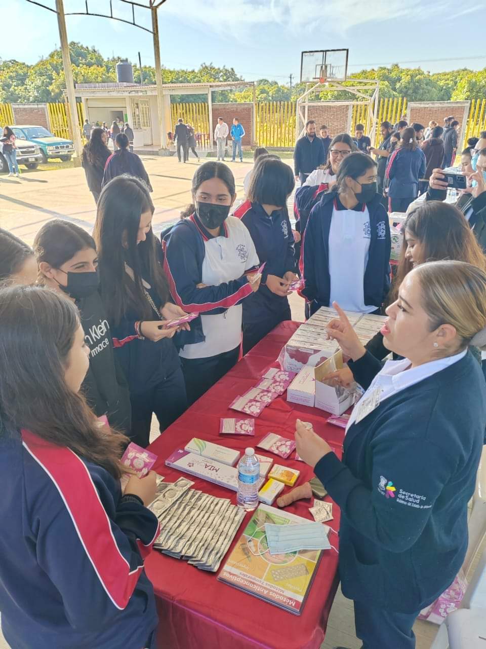 Acerca Cecytem Tocumbo servicios de salud a comunidad escolar