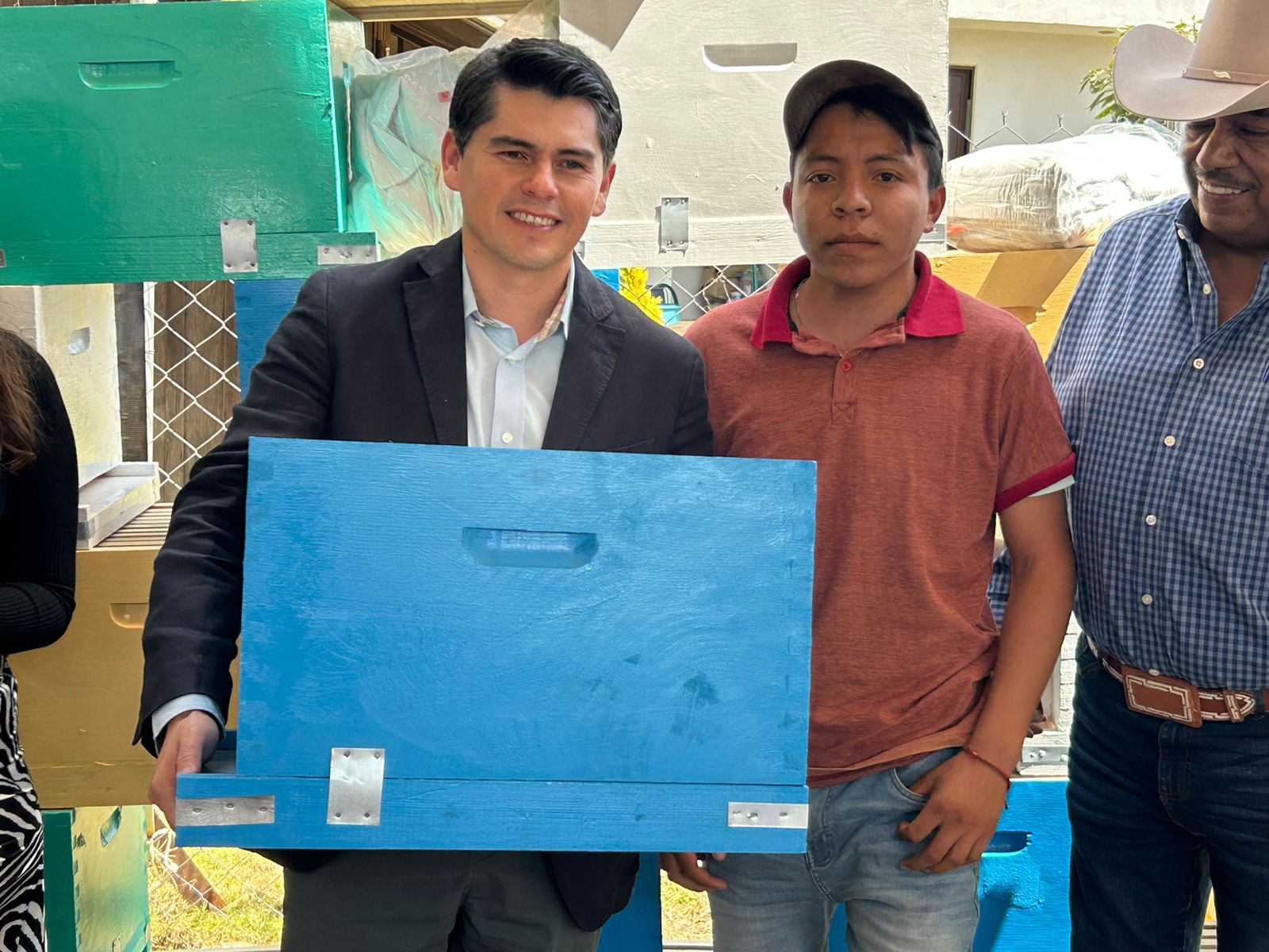 Como nunca antes, el #GobiernoDeSoluciones trabaja estrechamente con apicultores del municipio