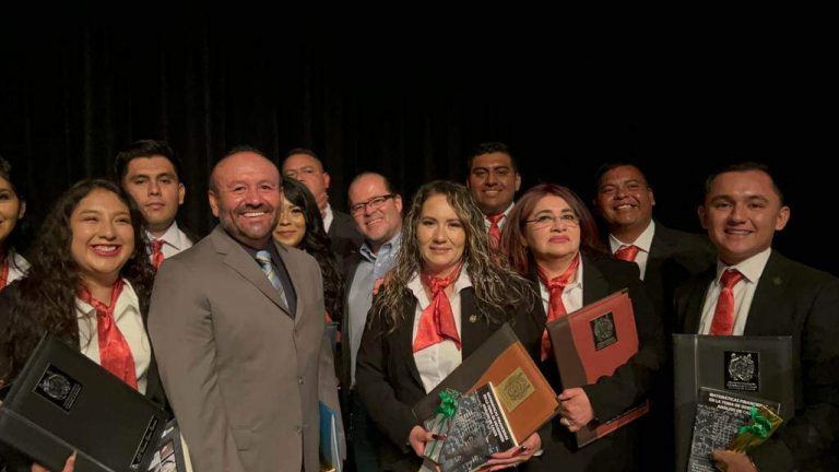 Alumnos del Nodo de Transformación Digital de Ciudad Hidalgo reciben carta de pasantes