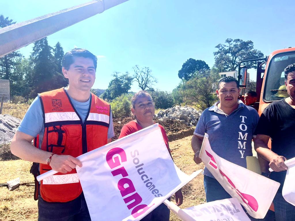 Arranca Toño Ixtláhuac instalación de alumbrado público en Chichimequillas de Escobedo