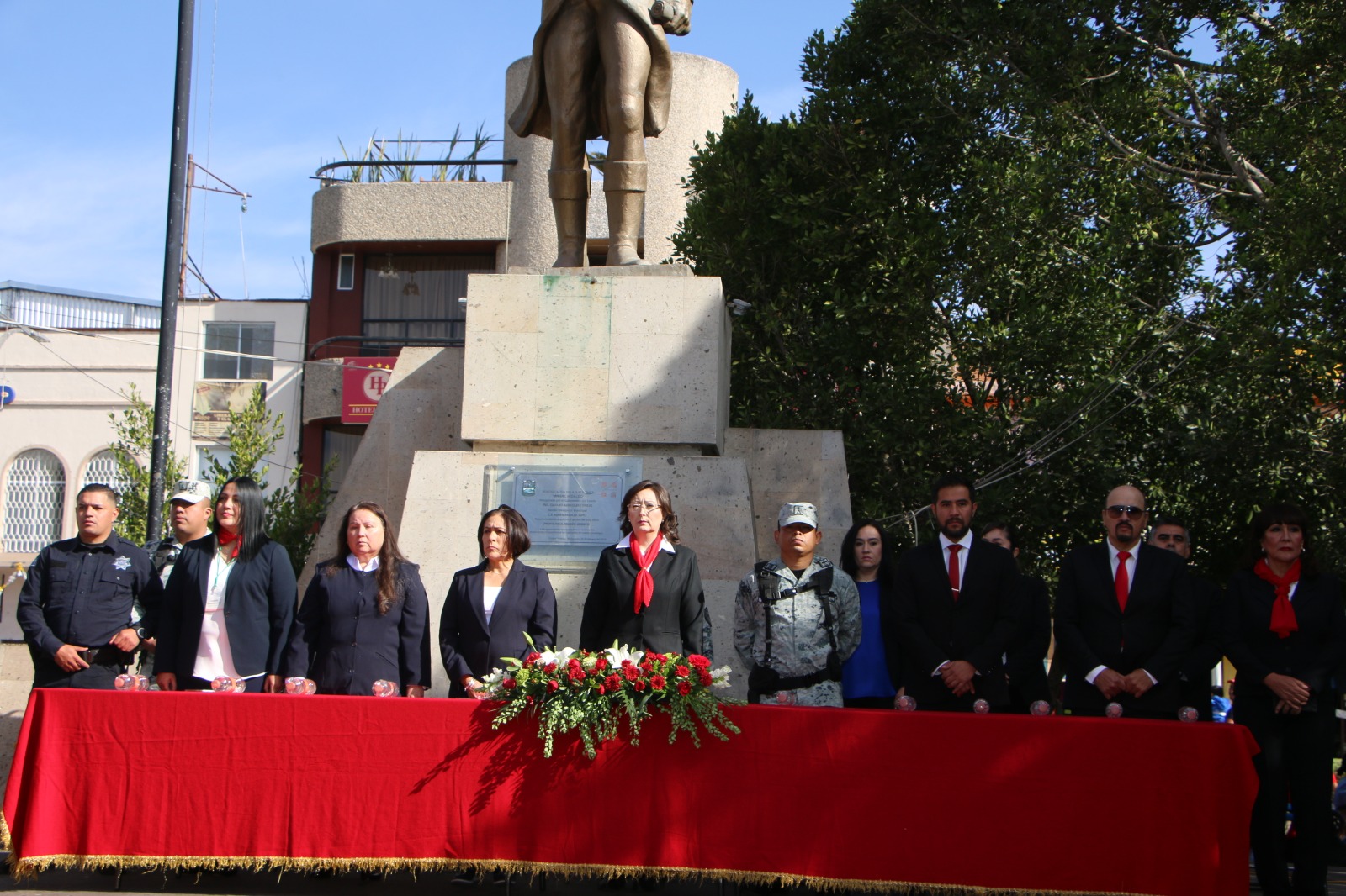 Carolina Pérez presidió acto cívico conmemorativo del Día de la Bandera Nacional