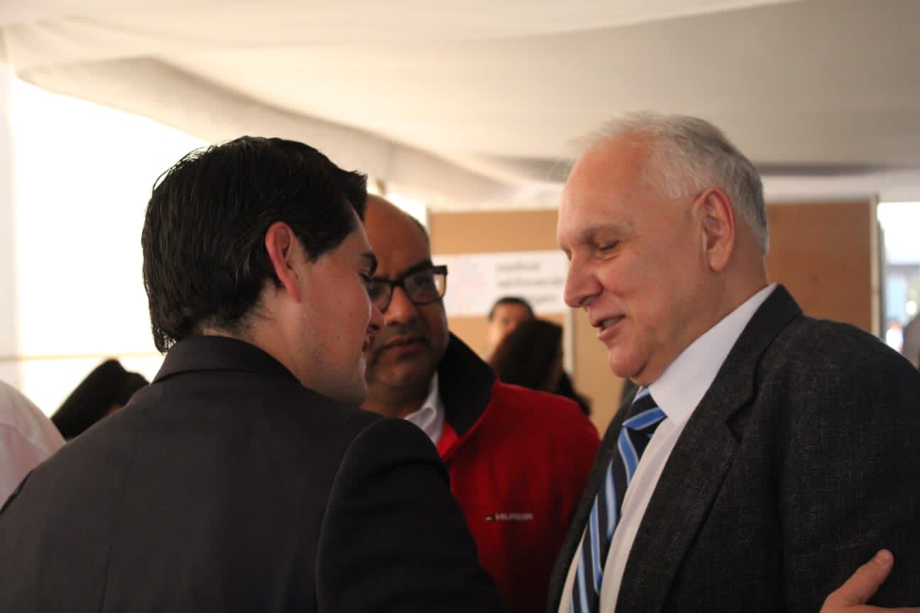 Recibe Zitácuaro, mobiliario e insumos para escuelas de nivel básico