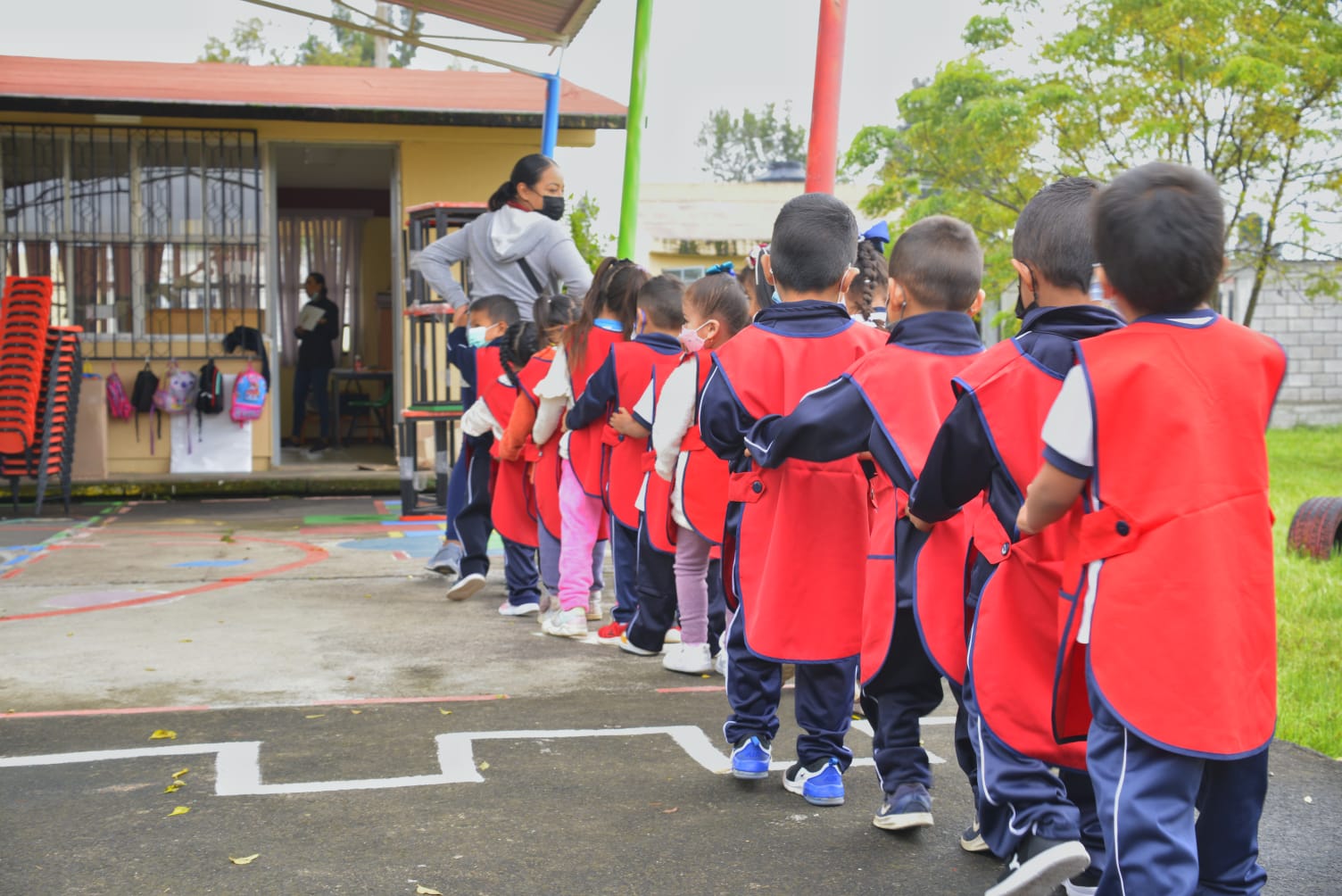 SEE asigna docentes a preescolares de comunidades en Michoacán.