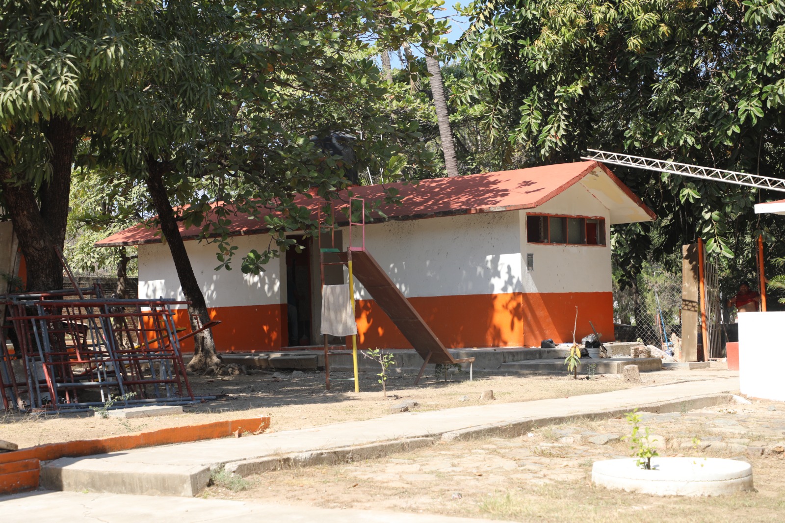 Asigna SEE maestros a 68 escuelas en comunidades de Michoacán.