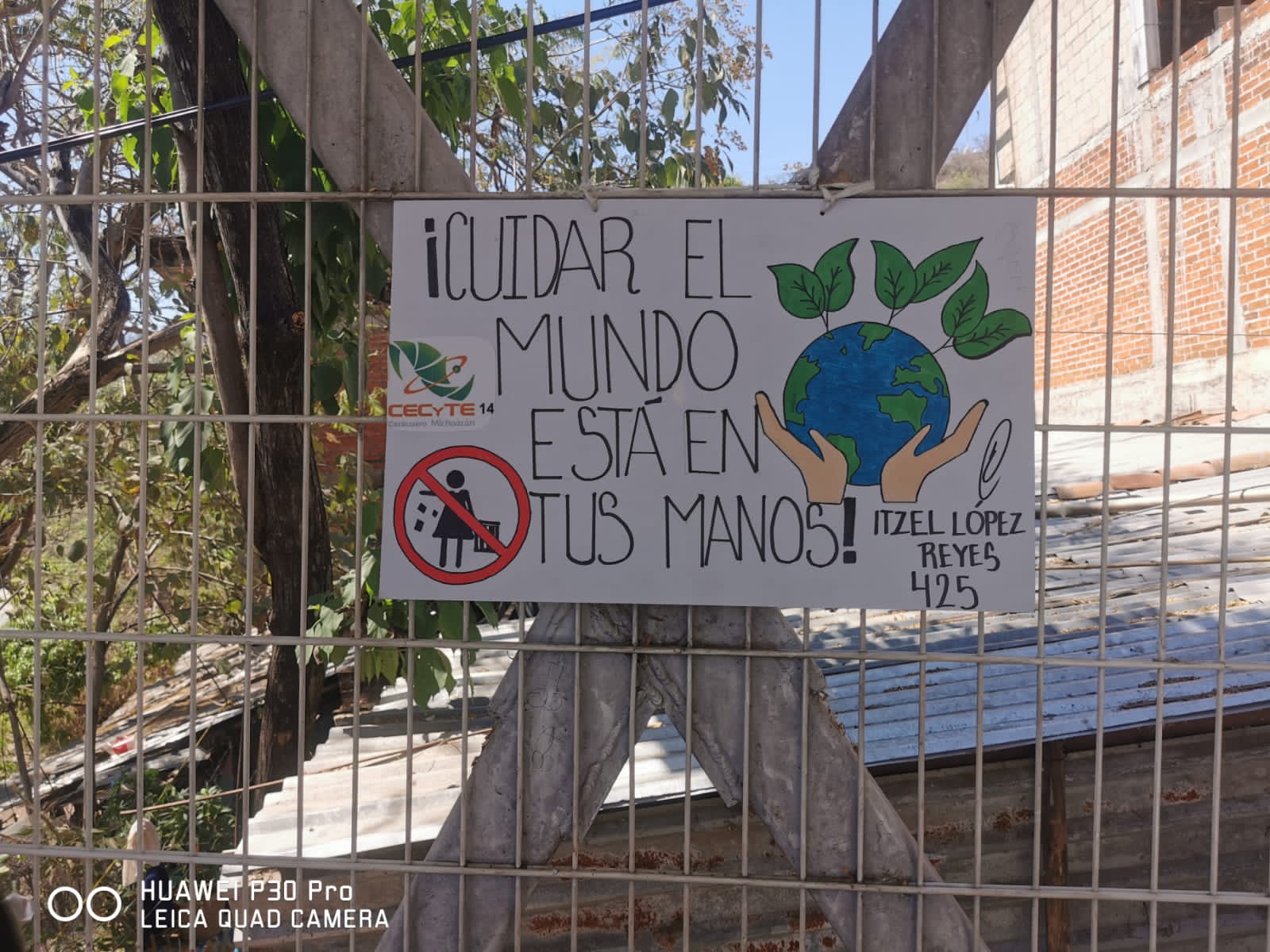 Concientizan alumnos del Cecytem Carácuaro en cuidado del medio ambiente.