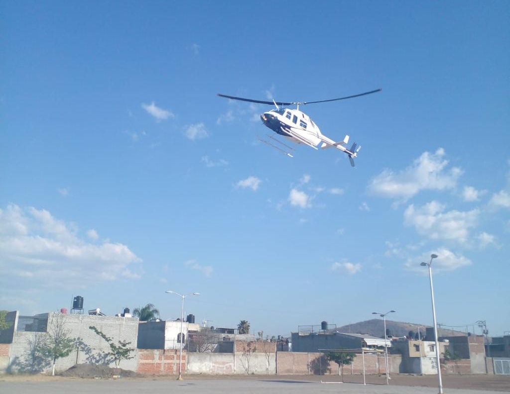 De Jacona a Morelia, helicóptero de la SSP traslada a paciente con trauma severo.