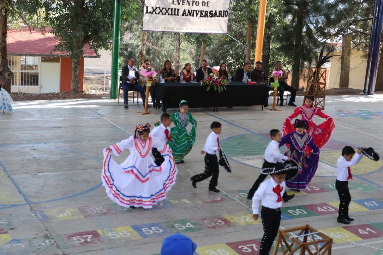 Carlos Patiño asistió al acto del LXXXIII Aniversario de la Escuela Primaria 18 de Marzo de la localidad de Caleras