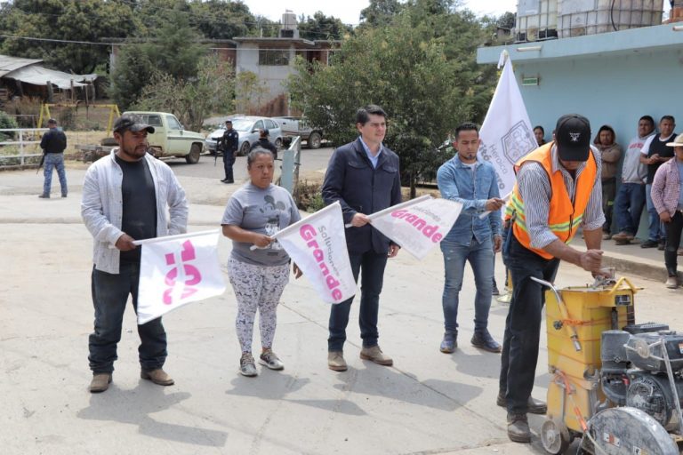 Inicia gobierno de Toño Ixtláhuac entubamiento de drenaje en Ziráhuato