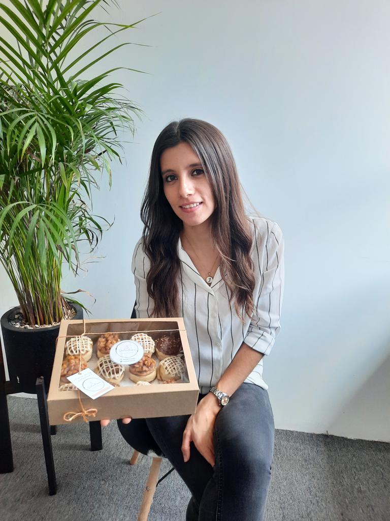 Con apoyo de Sedeco, emprendedora consolida proyecto de repostería