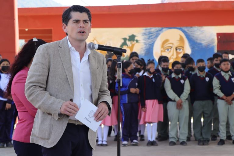 Más de 200 alumnos de la Secundaria Miguel Hidalgo de Ziráhuato son beneficiados con la rehabilitación de sanitarios