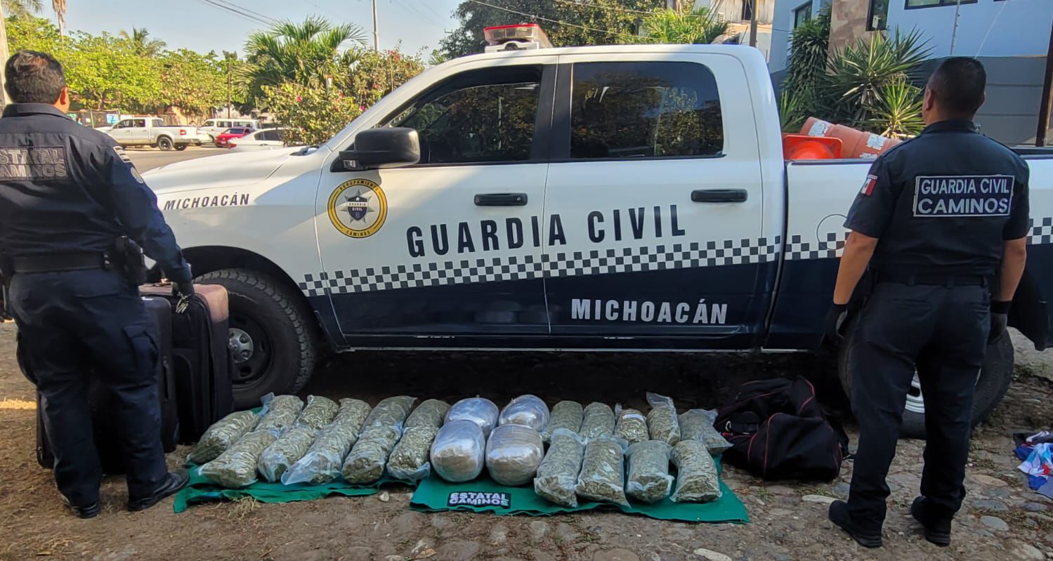SSP localiza y asegura maletas con droga, en Lázaro Cárdenas