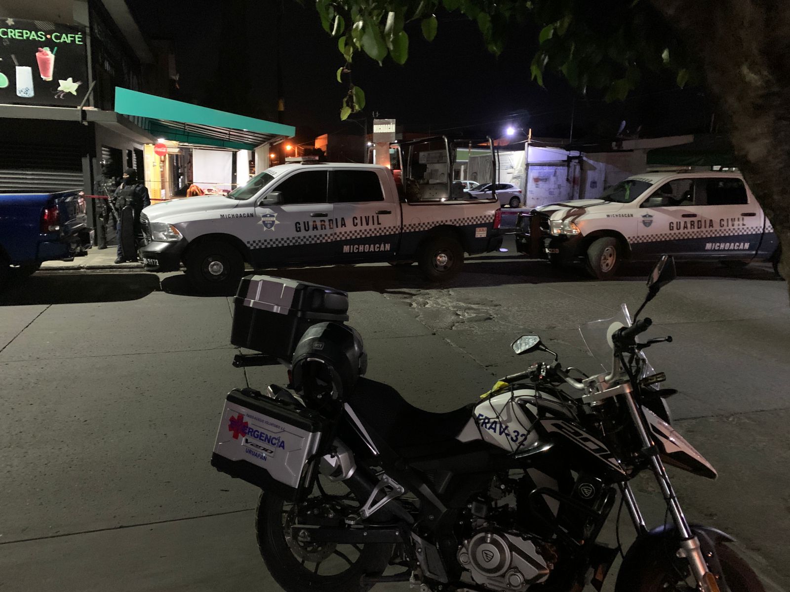 Asesinan a hombre mientras cenaba