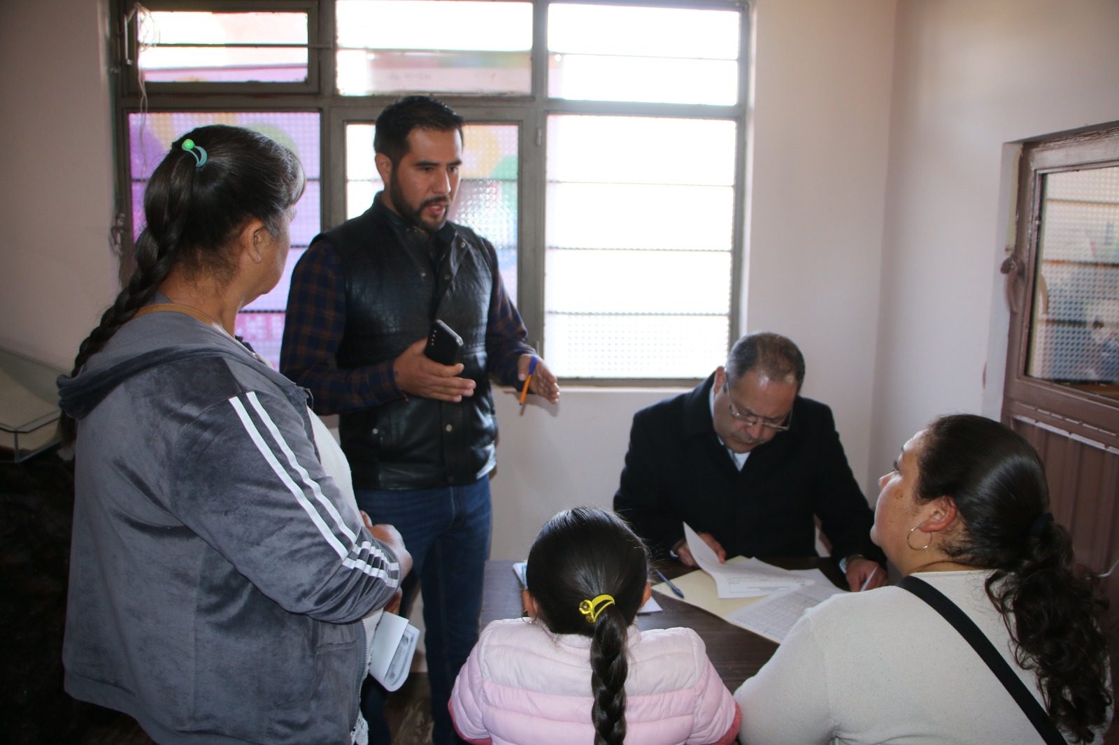 José Luis Téllez atendió a más de 200 personas en su segundo día de atención ciudadana en la Tenencia de Agostitlán