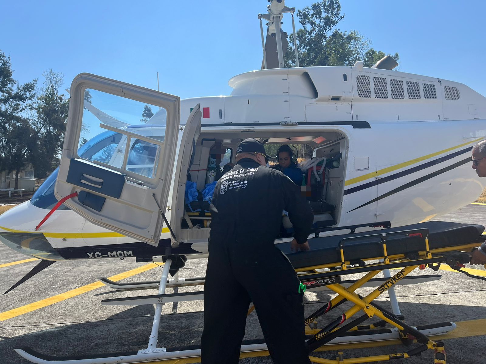Con ambulancia aérea, SSP traslada a mujer con complicaciones de embarazo