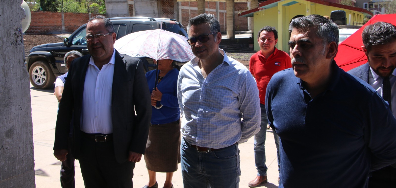 El Lic. José Luis Téllez Marín, y Regidores del Ayuntamiento, entregaron despensas dentro del programa de alimentación, y entregaron una bomba de agua en la Telesecundaria de El Porvenir.