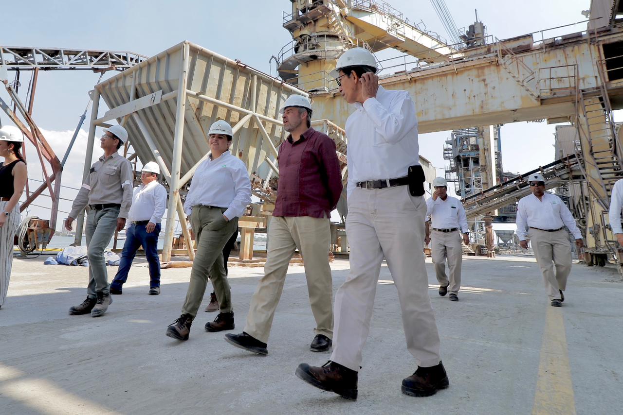 Visita Bedolla planta Fertinal en LC; garantizados los fertilizantes para Michoacán.