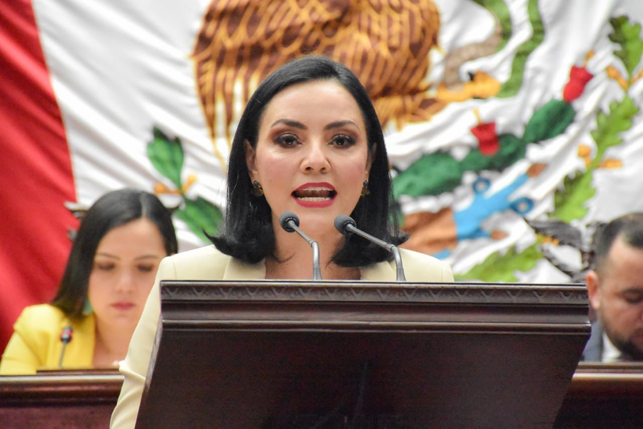 Diputada Adriana Hernández busca homenajear al Heroico Colegio Militar por su bicentenario.