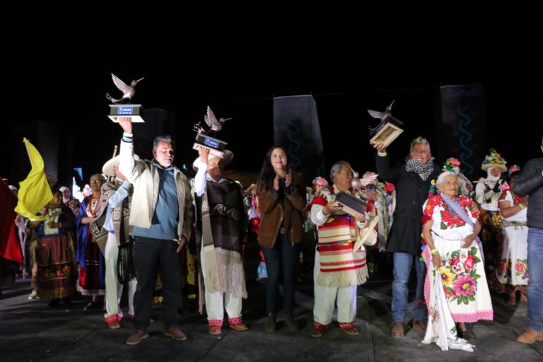 Gobierno de Michoacán galardona a participantes de K’uínchekua por preservar la cultura.
