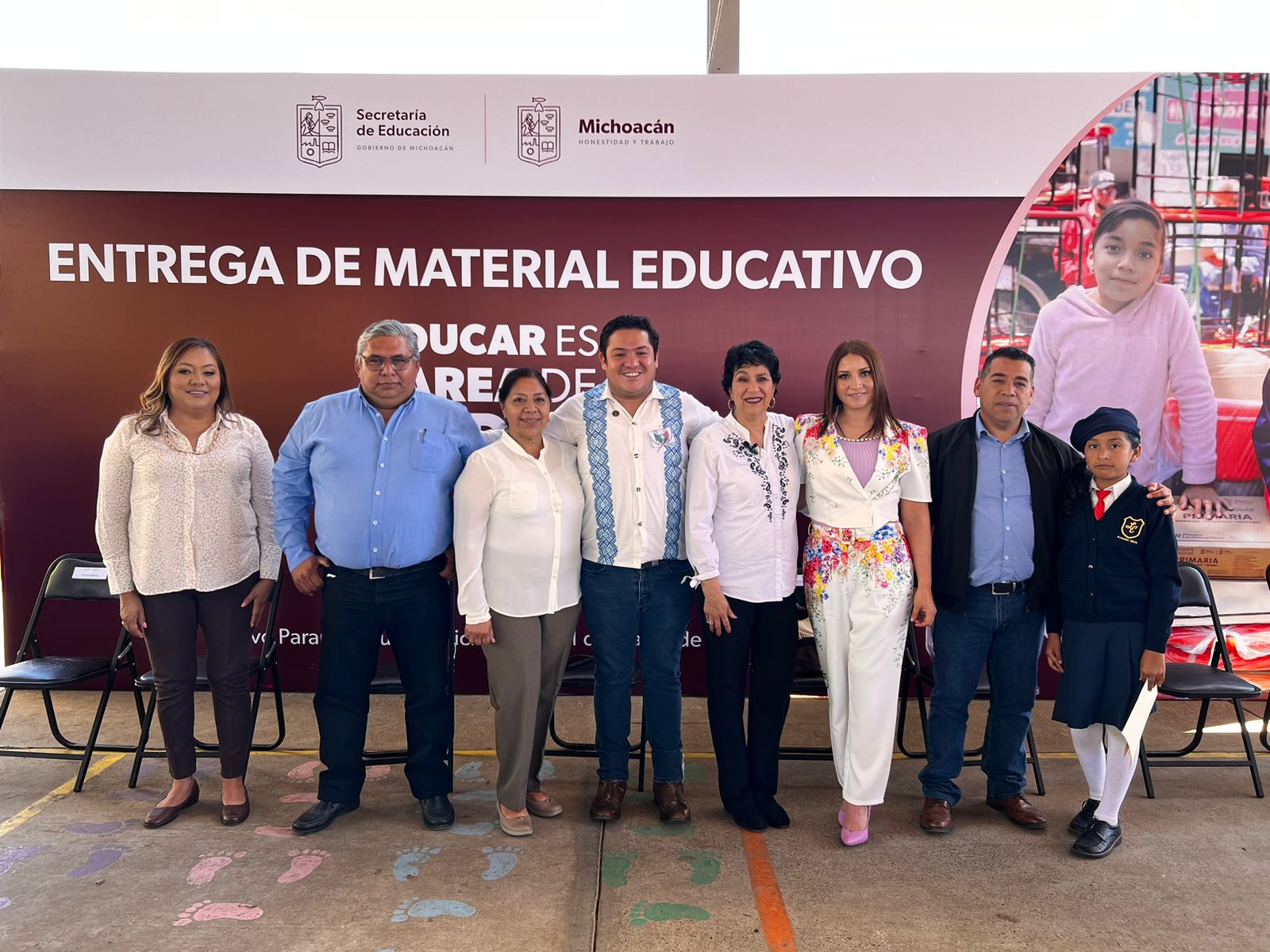 Entrega SEE lentes y material escolar a 41 planteles.