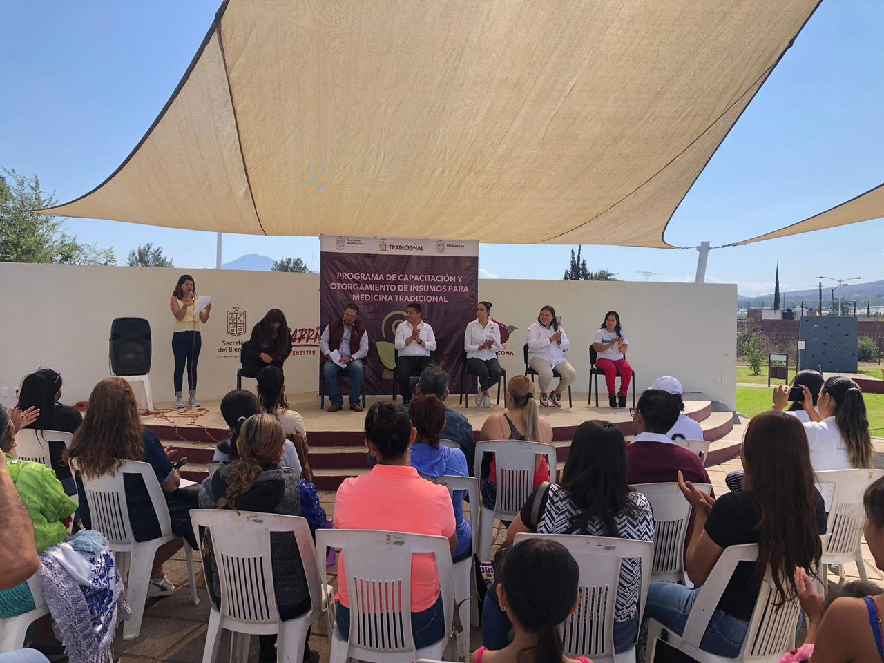 Reactiva Bienestar taller de medicina tradicional en Jacona para impulsar autoempleo.