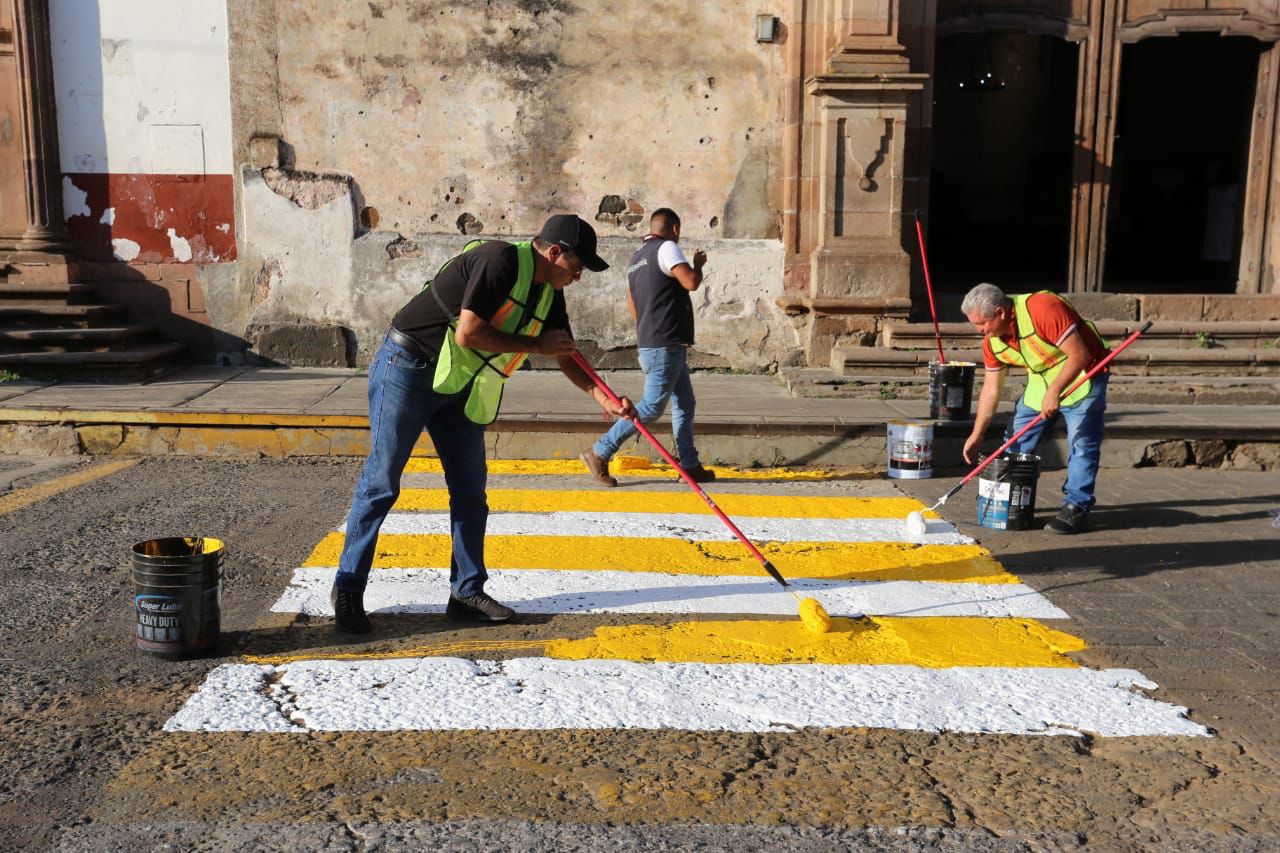 Implementan Tránsito de la SSP y Ayuntamiento, programa de balizamiento en Pátzcuaro