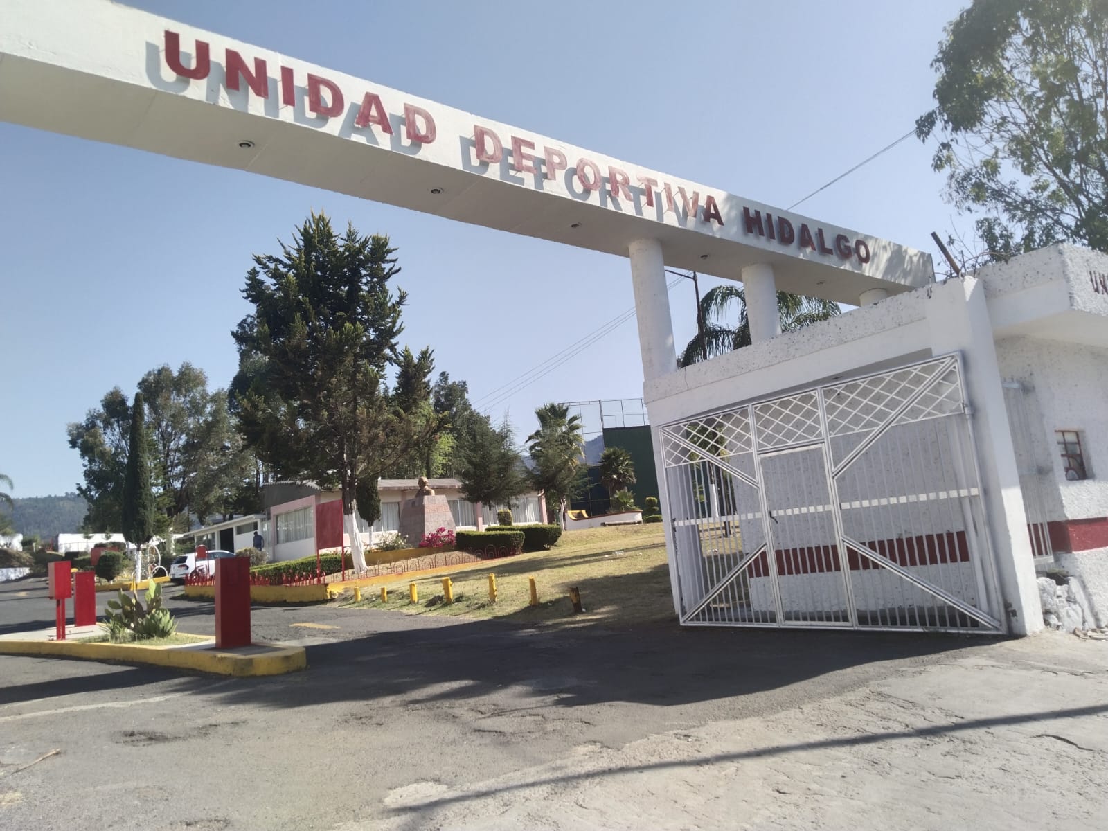 El H. Ayuntamiento que preside el Lic. José Luis Téllez Marín realiza trabajos de mantenimiento en las instalaciones de la Unidad Deportiva Miguel Hidalgo.