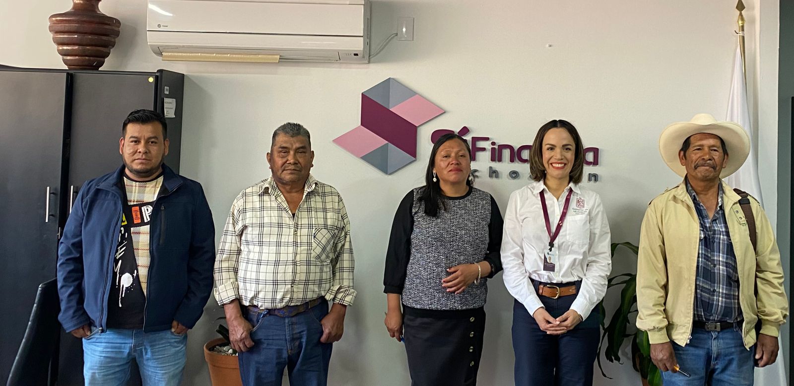 Da a conocer Sí Financia ofertas crediticias a comunidades con autogobierno.