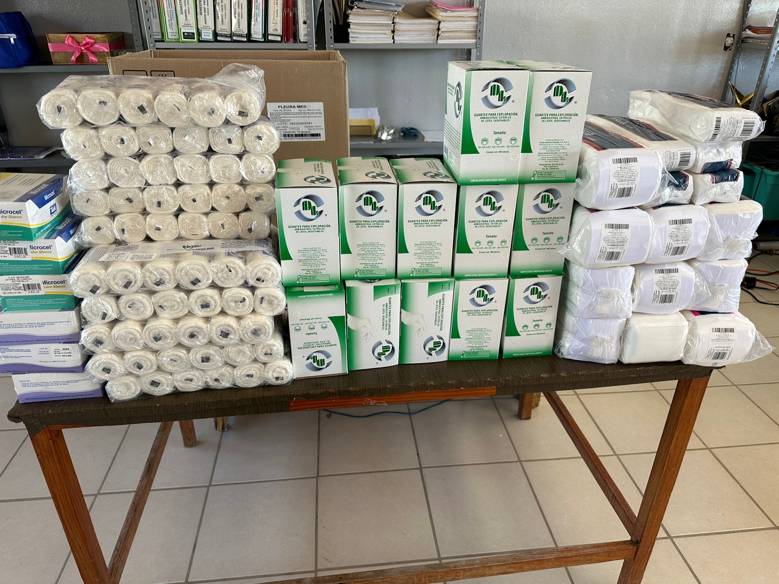 Recibe Cecytem plantel Maravatío donación de medicamento y material de curación