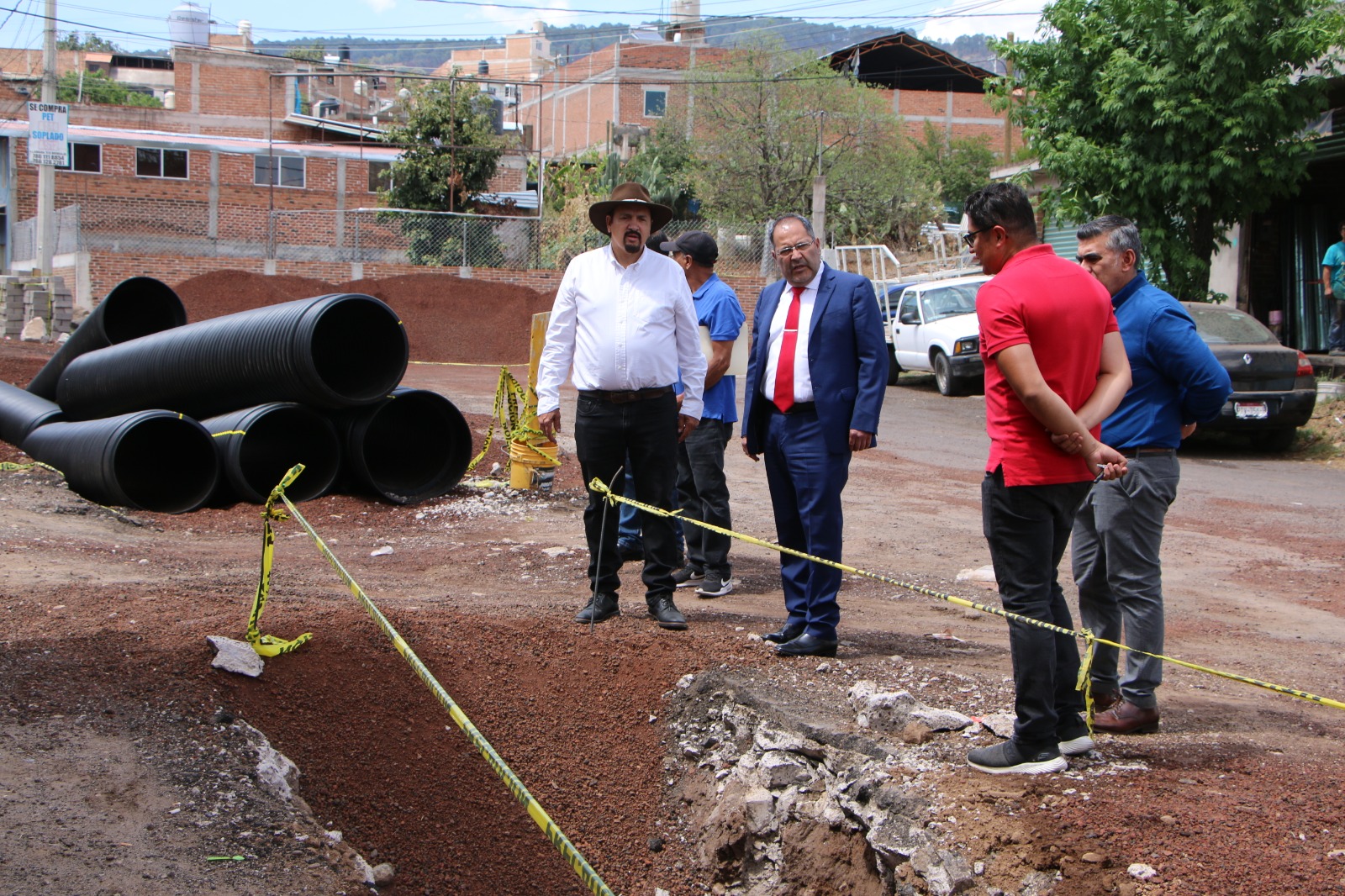 José Luis Téllez supervisó los trabajos de Construcción del Drenaje Pluvial de la Calle 8 de mayo