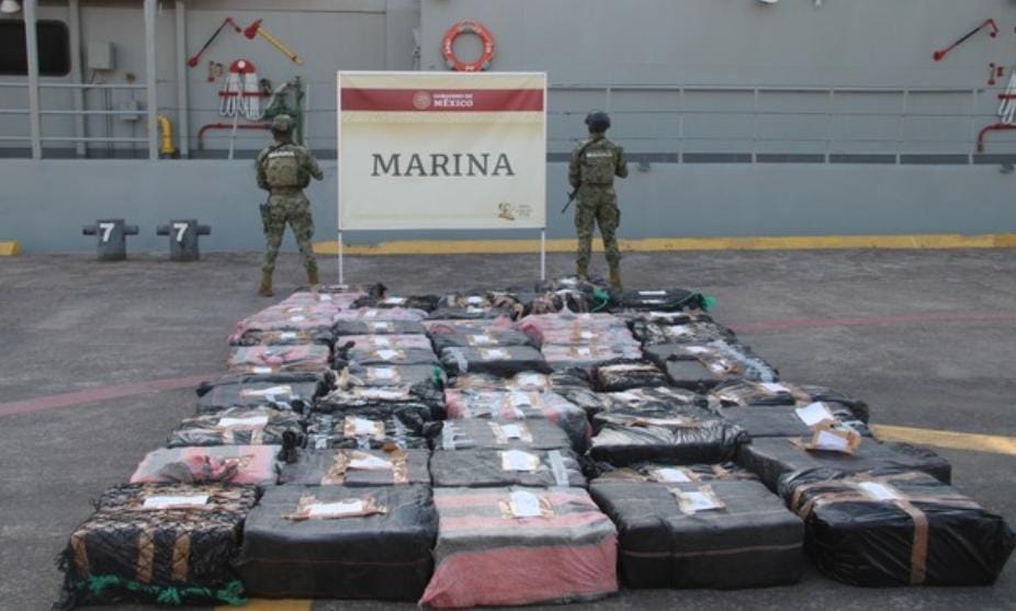 Personal de la Secretaría de Marina logró el aseguramiento de 54 bultos con paquetes que contenían cocaína