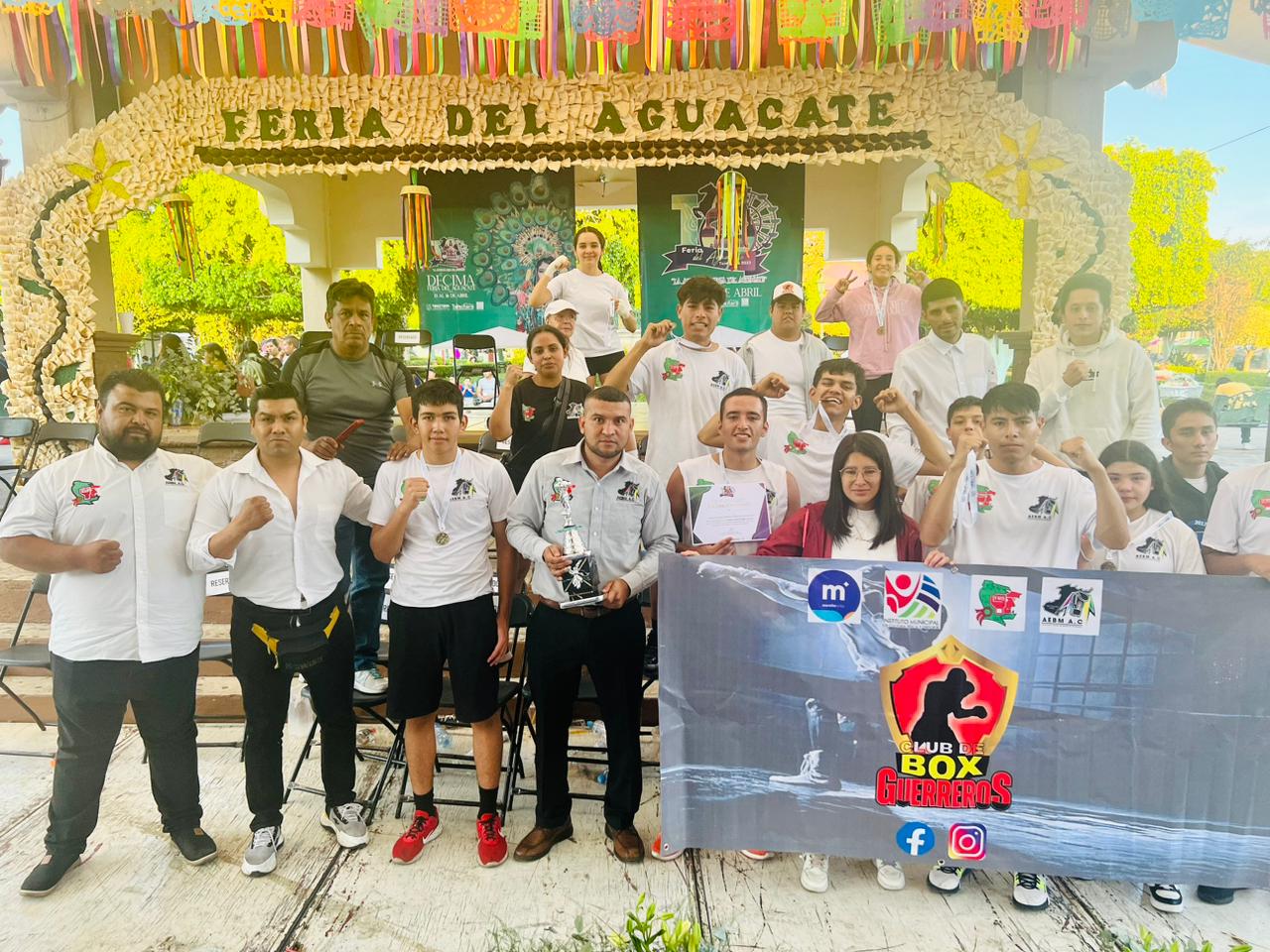Club de Box Guerreros participa en cartelera de la Feria del Aguacate en Tancítaro