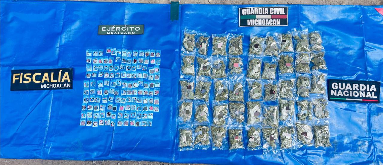 En Uruapan: SSP, Sedena, GN y FGE detienen a 2 hombres con 173 envoltorios con drogas