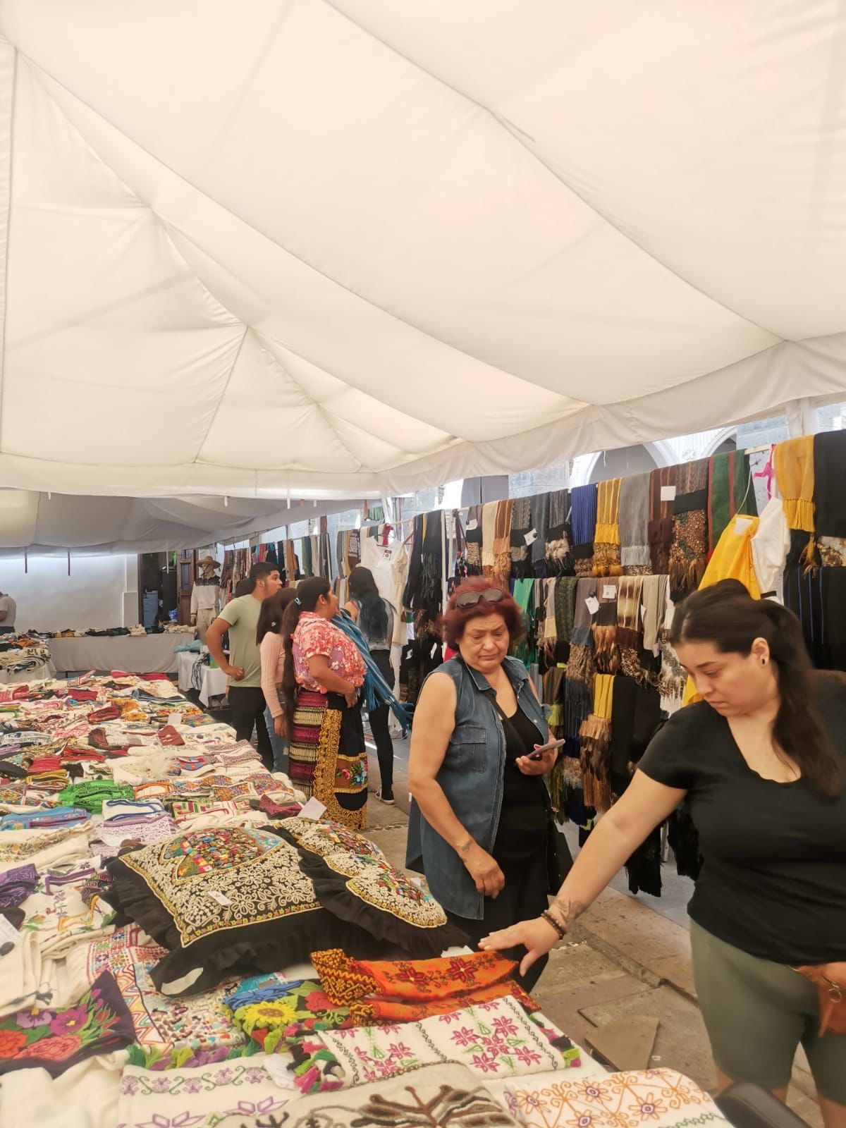Van 835 piezas vendidas del Concurso Estatal de Artesanías de Uruapan