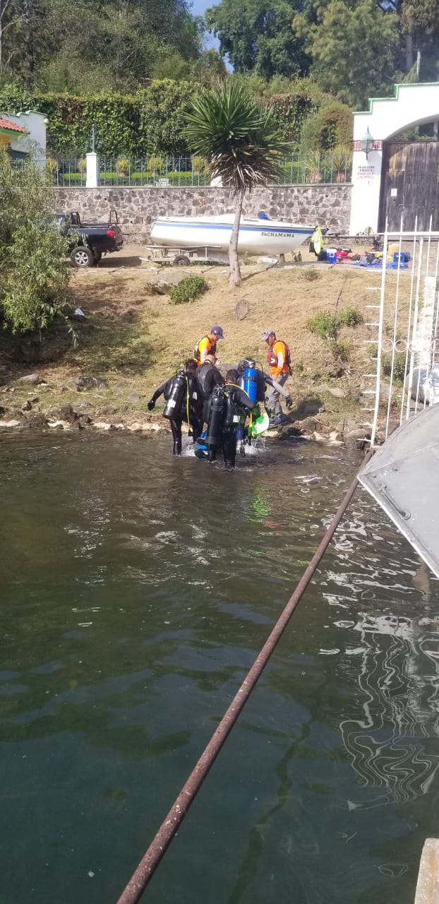 Buzos de la Coordinación Protección Civil Estatal recuperó el cadáver del adolescente que murió ahogado en el Lago de Zirahuen